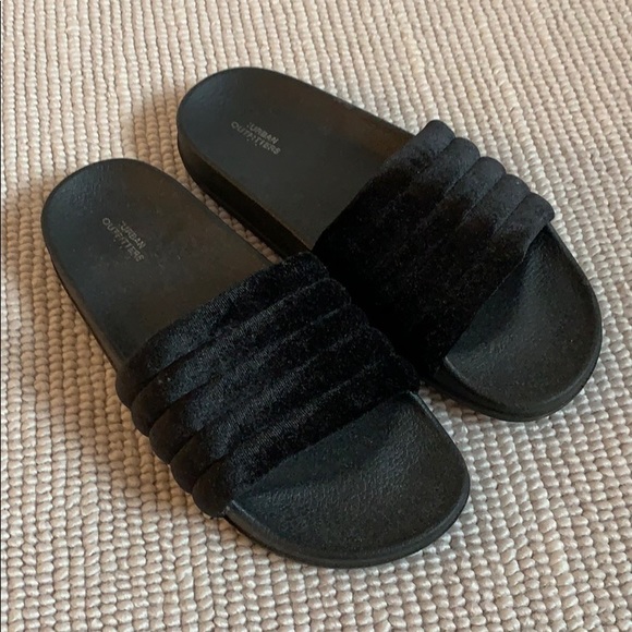 Urban Outfitters slides - Picture 3 of 3